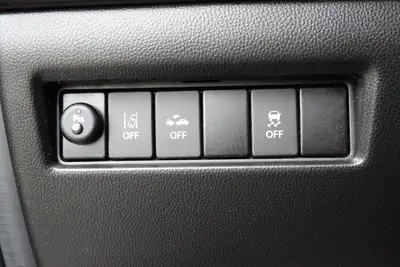 Suzuki Swift 1.0 12V Automatic — Citadine agile, équipée et sans sinistre — Miniature 18