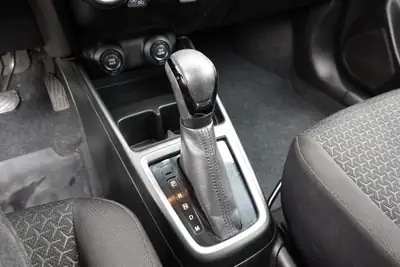 Suzuki Swift 1.0 12V Automatic — Citadine agile, équipée et sans sinistre — Miniature 19