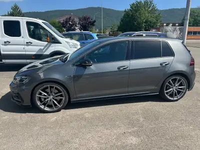 VW Golf 2.0 TSI R 4Motion DSG — Performance sportive et traction intégrale — side view