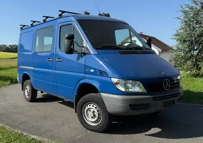 Mercedes-Benz Sprinter 2.7 CDI — Utilitaire premium robuste, 190 000 km seulement — vue extérieure