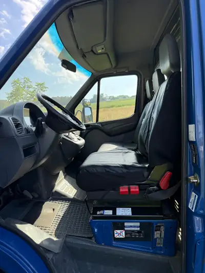 Mercedes-Benz Sprinter 2.7 CDI — Utilitaire premium robuste, 190 000 km seulement — tableau de bord