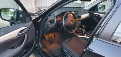 BMW X1 18d sDrive 2011 — SUV compact diesel fiable, sans accident — Seitenansicht