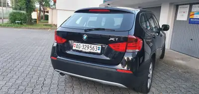 BMW X1 18d sDrive 2011 — SUV compact diesel fiable, sans accident — Heckansicht