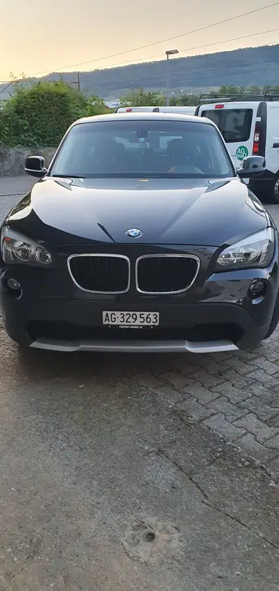 BMW X1 18d sDrive 2011 — SUV compact diesel fiable, sans accident — Innenraum