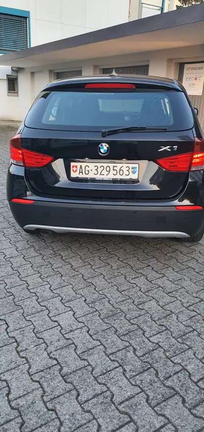 BMW X1 18d sDrive 2011 — SUV compact diesel fiable, sans accident — Armaturenbrett