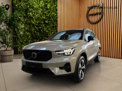 Volvo XC40 2.0 B3 MH Plus Dark — Hybride léger, seulement 25 km, design suédois premium — vue extérieure