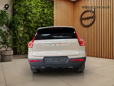 Volvo XC40 2.0 B3 MH Plus Dark — Hybride léger, seulement 25 km, design suédois premium — intérieur