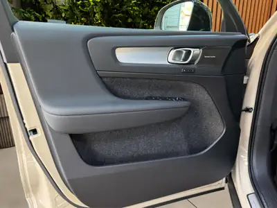 Volvo XC40 2.0 B3 MH Plus Dark — Hybride léger, seulement 25 km, design suédois premium — Miniature 11
