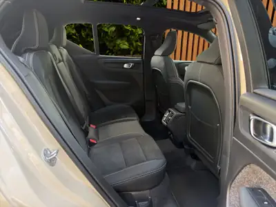 Volvo XC40 2.0 B3 MH Plus Dark — Hybride léger, seulement 25 km, design suédois premium — Miniature 17