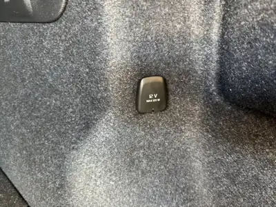 Volvo XC40 2.0 B3 MH Plus Dark — Hybride léger, seulement 25 km, design suédois premium — Miniature 19