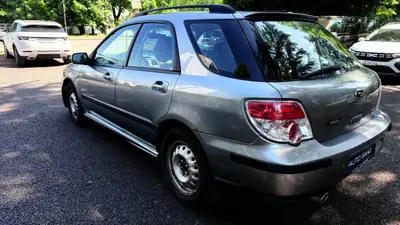 Subaru Impreza 2.0R — Break polyvalent AWD, 160 ch, historique sans sinistre — intérieur