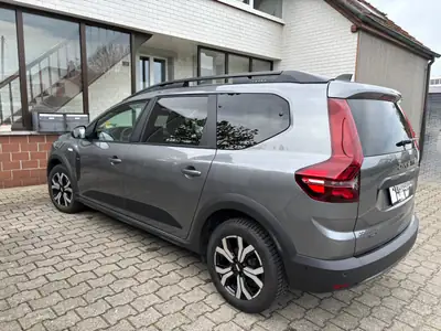 Dacia Jogger 1.6 Hybrid Extreme 7 places — Familial spacieux et économe — Seitenansicht