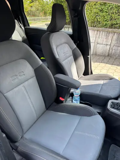Dacia Jogger 1.6 Hybrid Extreme 7 places — Familial spacieux et économe — Armaturenbrett