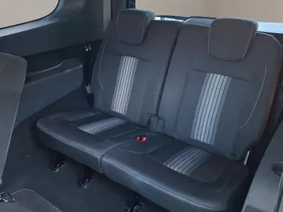 Dacia Lodgy 1.2 TCe Stepway — Monospace 7 places robuste et économique — Thumbnail 12