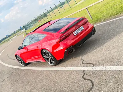 Audi RS7 Sportback V8 — 600 ch de pure performance, seulement 28'000 km — Heckansicht