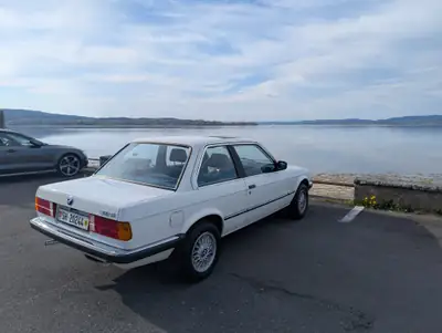 BMW 318i 1985 — Classique intemporel, moteur fiable et économe — vue extérieure
