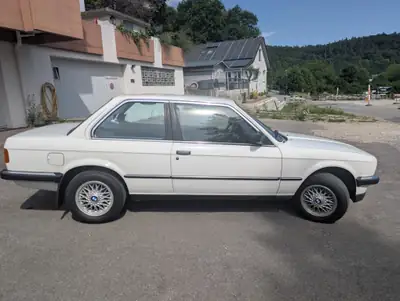 BMW 318i 1985 — Classique intemporel, moteur fiable et économe — détail