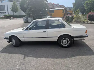 BMW 318i 1985 — Classique intemporel, moteur fiable et économe — tableau de bord