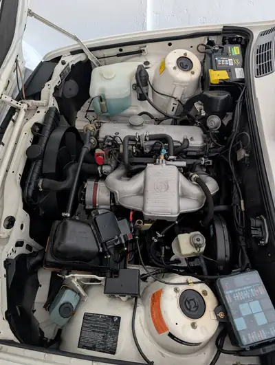 BMW 318i 1985 — Classique intemporel, moteur fiable et économe — Miniature 8