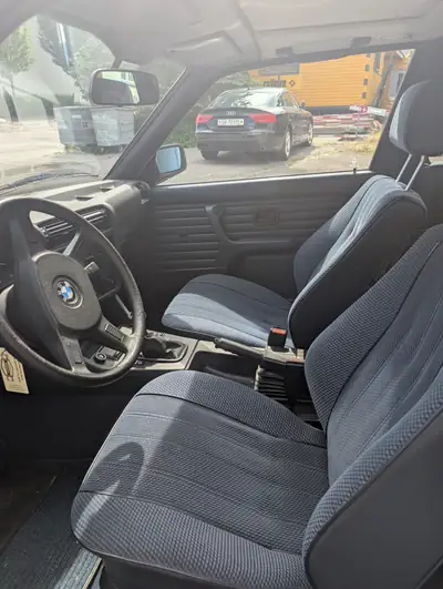 BMW 318i 1985 — Classique intemporel, moteur fiable et économe — Miniature 9