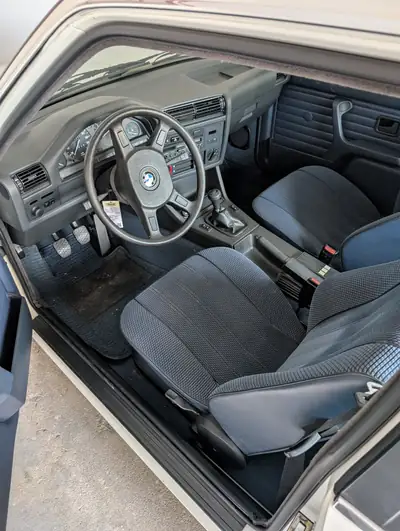 BMW 318i 1985 — Classique intemporel, moteur fiable et économe — Miniature 11