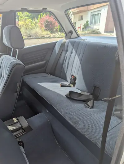 BMW 318i 1985 — Classique intemporel, moteur fiable et économe — Miniature 12