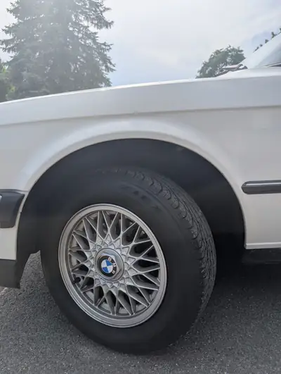 BMW 318i 1985 — Classique intemporel, moteur fiable et économe — Miniature 15