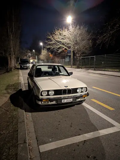 BMW 318i 1985 — Classique intemporel, moteur fiable et économe — Miniature 14