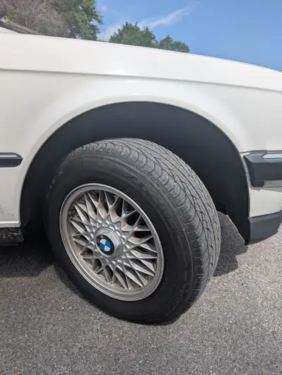 BMW 318i 1985 — Classique intemporel, moteur fiable et économe — Miniature 17