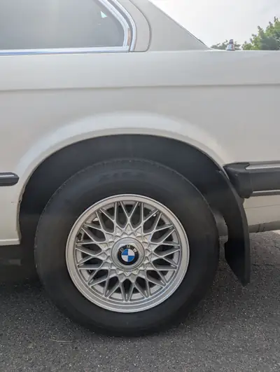 BMW 318i 1985 — Classique intemporel, moteur fiable et économe — Miniature 16