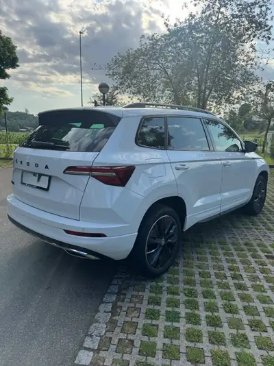 Škoda Karoq 1.5 TSI SportLine — SUV compact dynamique, 13'000 km seulement — interni