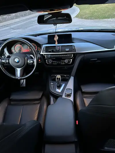 BMW 440i xDrive — Berline sportive 360 ch avec échappement M performance — vista posteriore