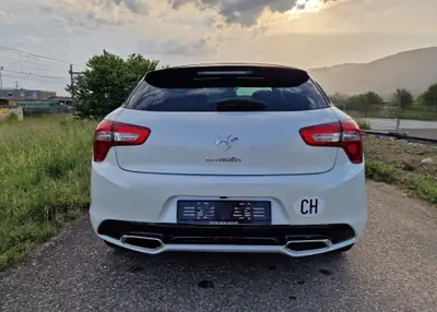 DS5 2.0 HDi Sport Chic — Break diesel automatique, excellent état et frais d'entretien — vista posteriore