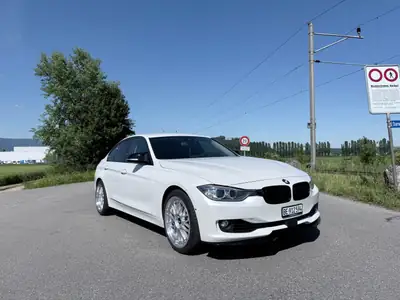 BMW 335i xDrive 2012 — Berline sportive allemande, 306 ch et transmission intégrale — fianco