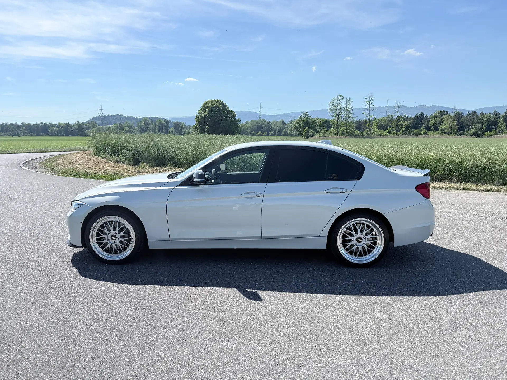 BMW 335i xDrive 2012 — Berline sportive allemande, 306 ch et transmission intégrale — vista esterna