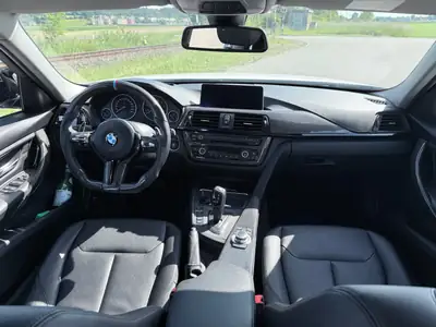BMW 335i xDrive 2012 — Berline sportive allemande, 306 ch et transmission intégrale — cruscotto