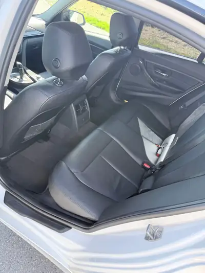 BMW 335i xDrive 2012 — Berline sportive allemande, 306 ch et transmission intégrale — dettaglio