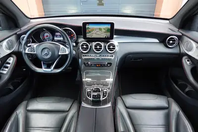 Mercedes-Benz GLC 43 AMG — SUV sportif 367 ch, toit ouvrant, sièges chauffants — Miniature 11