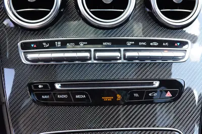 Mercedes-Benz GLC 43 AMG — SUV sportif 367 ch, toit ouvrant, sièges chauffants — Miniature 18