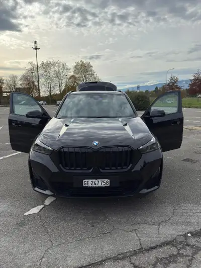 BMW X1 xDrive 23i 48V M Sport 2024 — SUV compact hybride, 18 000 km seulement — Außenansicht