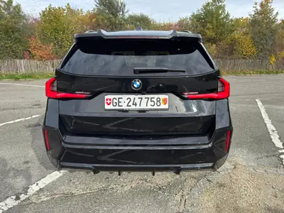 BMW X1 xDrive 23i 48V M Sport 2024 — SUV compact hybride, 18 000 km seulement — Innenraum