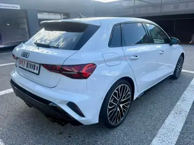 Audi S3 Sportback 2024 — Performance 333 ch, Quattro intégral, 25'000 km seulement — vista posteriore