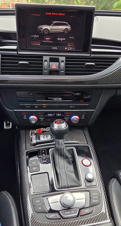 Audi RS6 Avant 4.0 V8 TFSI — Break haute performance 560 ch, black intégral — Miniature 12