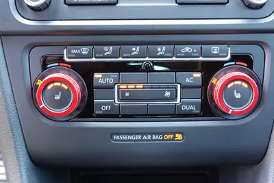 VW Golf 2.0 TSI R 4Motion DSG — Sportive polyvalente, traction intégrale, 270 ch — Miniature 14