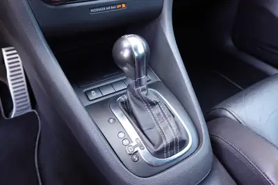VW Golf 2.0 TSI R 4Motion DSG — Sportive polyvalente, traction intégrale, 270 ch — Miniature 16