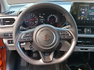 Suzuki Swift 1.2 Hybrid 4x4 — Citadine polyvalente et écologique avec transmission intégrale — Thumbnail 8