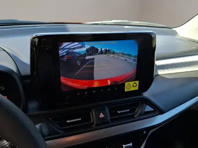 Suzuki Swift 1.2 Hybrid 4x4 — Citadine polyvalente et écologique avec transmission intégrale — Thumbnail 9