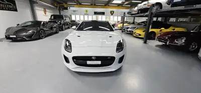 Jaguar F-Type Coupé 3.0 V6 S/C AWD — Sportive British, 380 ch et traction intégrale — side view