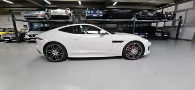 Jaguar F-Type Coupé 3.0 V6 S/C AWD — Sportive British, 380 ch et traction intégrale — dashboard