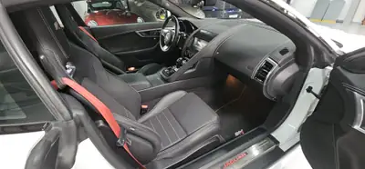 Jaguar F-Type Coupé 3.0 V6 S/C AWD — Sportive British, 380 ch et traction intégrale — Thumbnail 10